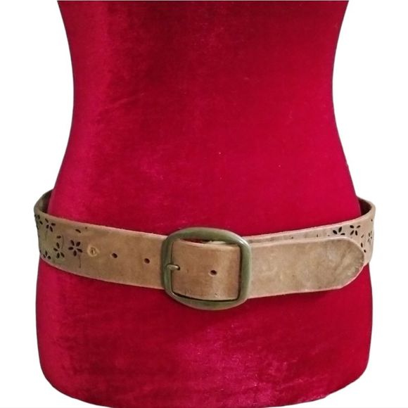 Source Unknown Accessories Womens Leather Belt Size M Genuine Italian Leather Flower Cutouts